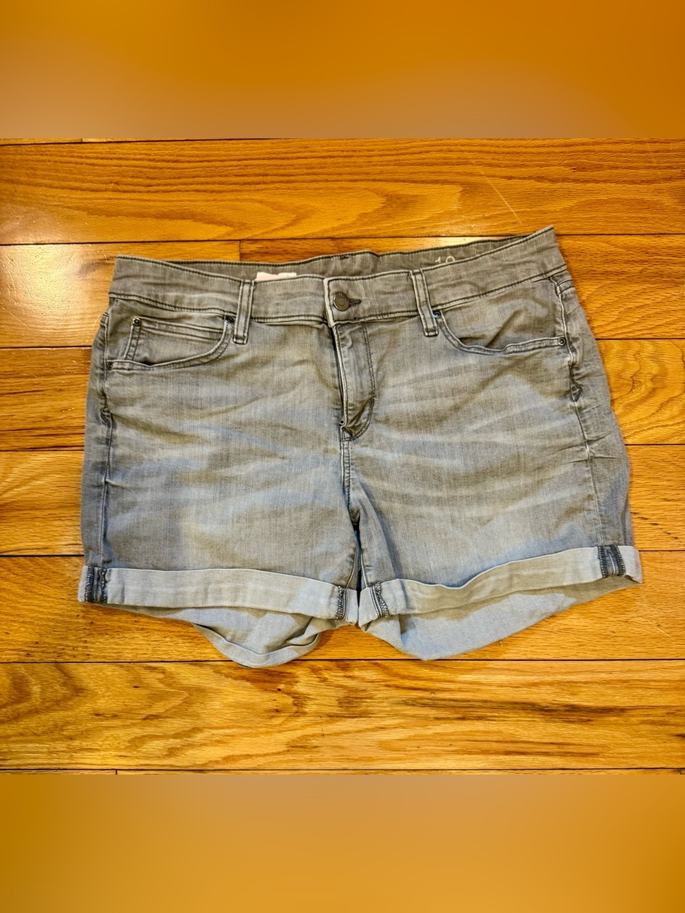 GAP 1969 Sexy Boyfriend Shorts Light Gray Rolled Cuff Denim Shorts